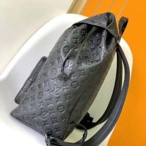 Alternative view of 【P750 Chip】Dynamic Chip M23127 M46683 Top-Grade Authentic Order This Montsouris backpack features Taurillon leather embossed with the Monogram pattern, enhanced with understated metal hardware for an elegant aesthetic.A zippered front pocket provides convenient access to essentials, while padded compartments and interior pockets enhance functionality. 32 x 40 x 19 cm (L x H x W)